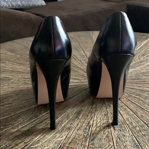 High heels - Picture 2 of 3